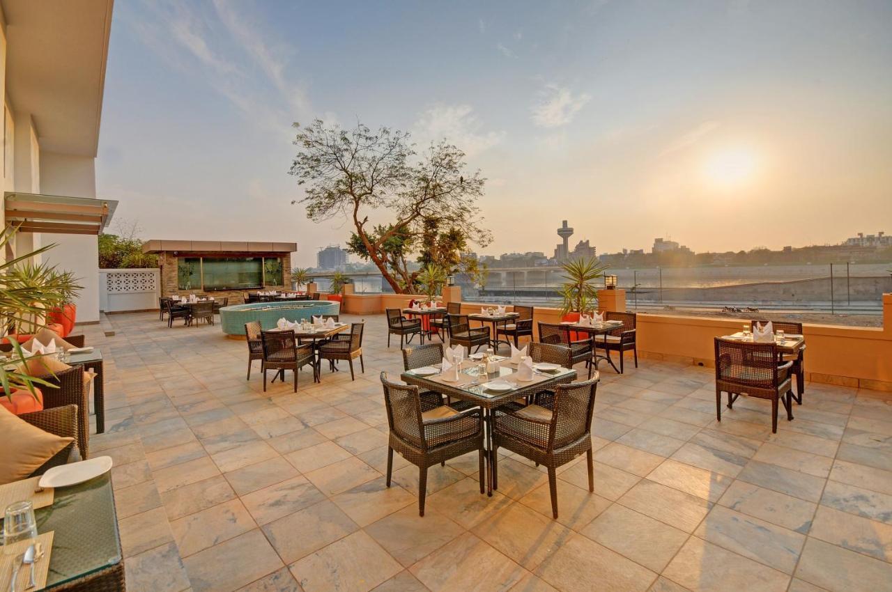 Lemon Tree Premier “The Atrium” Ahmedabad Hotel Ngoại thất bức ảnh