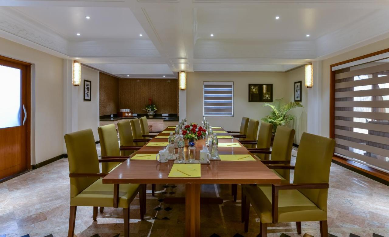 Lemon Tree Premier “The Atrium” Ahmedabad Hotel Ngoại thất bức ảnh