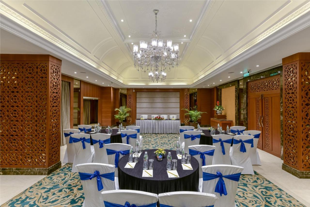 Lemon Tree Premier “The Atrium” Ahmedabad Hotel Ngoại thất bức ảnh