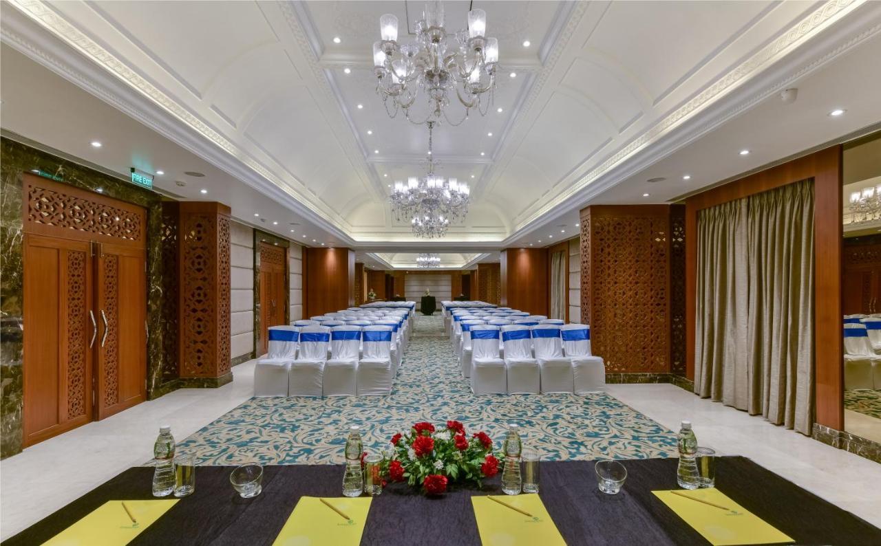 Lemon Tree Premier “The Atrium” Ahmedabad Hotel Ngoại thất bức ảnh